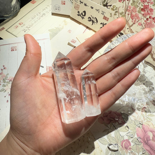 Natural white crystal raw stone white crystal single tip column decoration crystal energy column